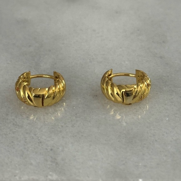 Gold Chunky Crescent Twist Hoop Star Crystal Earrings

 Brand New - Picture 3 of 6